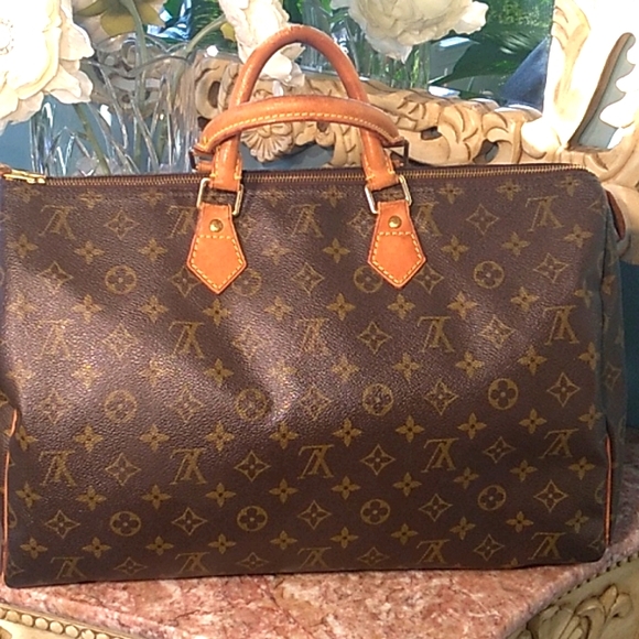 Louis Vuitton Handbags - LOUIS Vuitton Speedy 40 In Excellent Condition